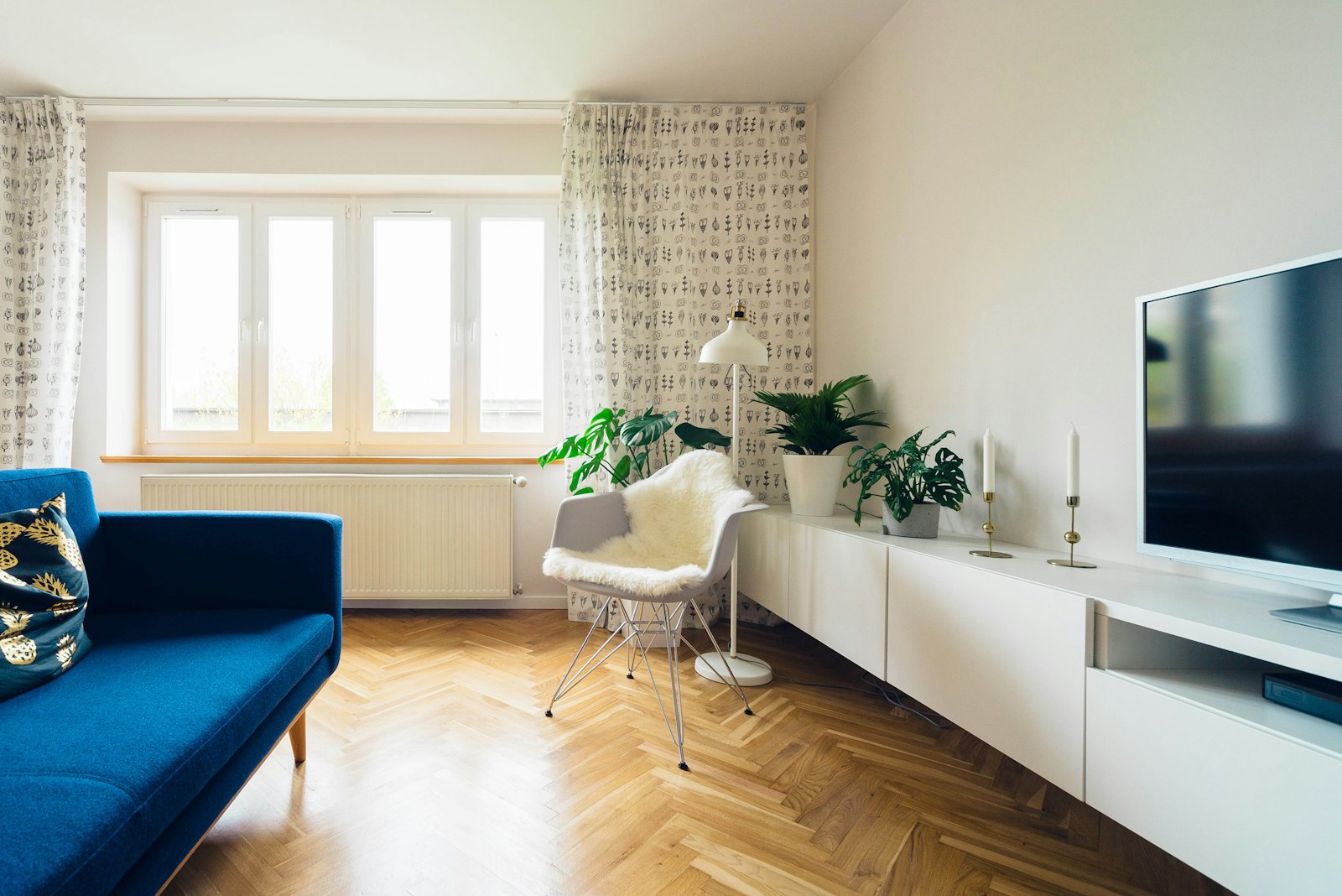 A pale Scandinavian interior with timber, linen and soft northern light